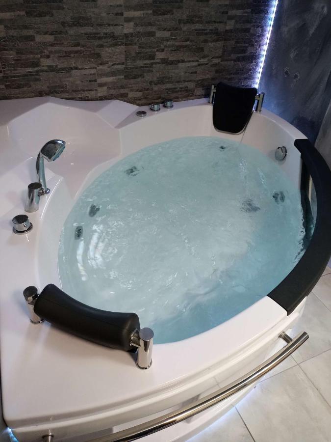 Honey Apartment Лендава Екстер'єр фото