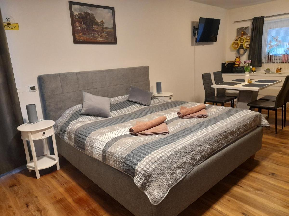 Honey Apartment Лендава Екстер'єр фото