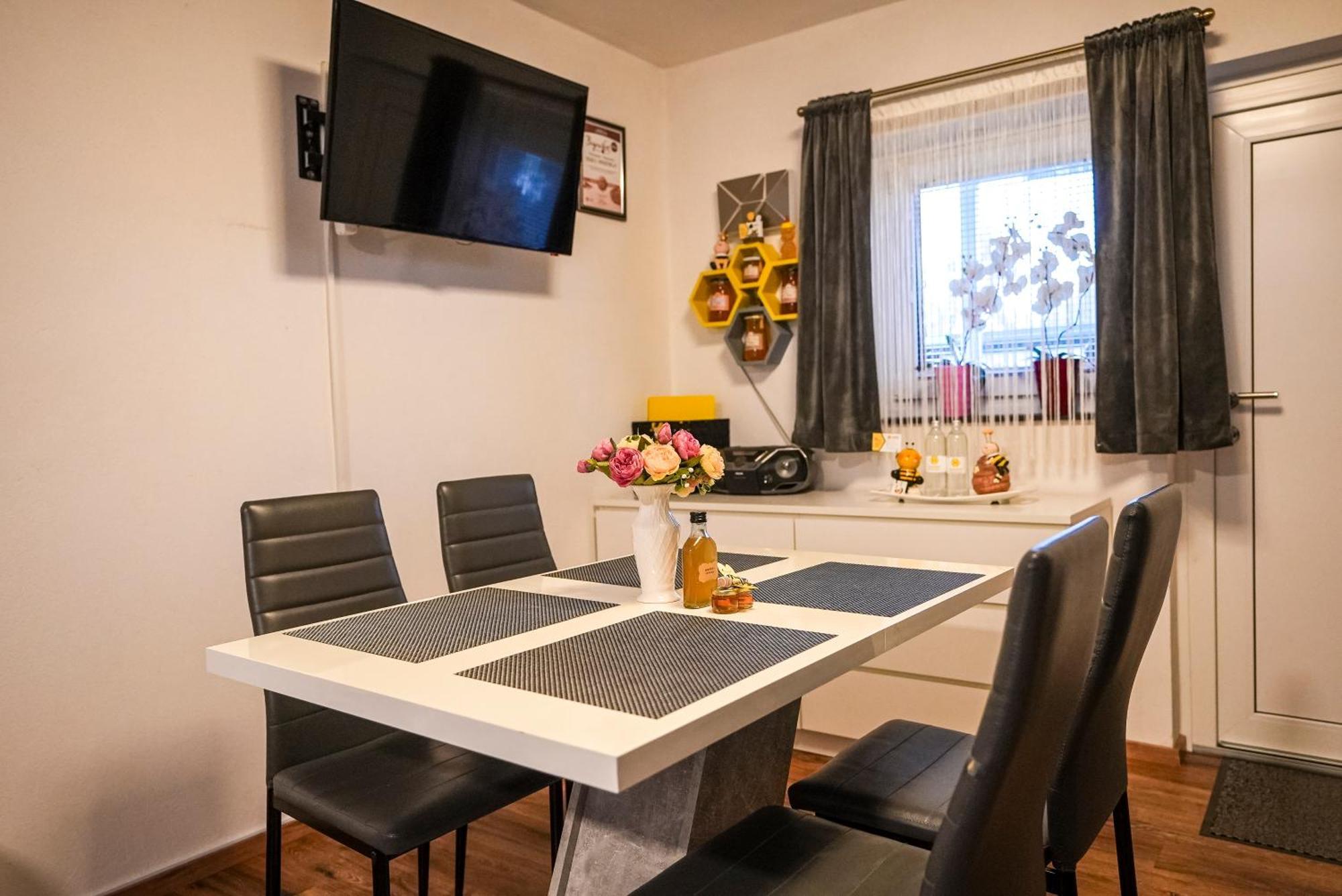 Honey Apartment Лендава Екстер'єр фото